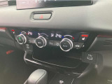 もちろんフルオートエアコン!前席シートヒーターもついてますのでいつでも快適です。