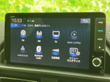 ラジオやテレビに加え、スマートフォン連携など複数のメニューを画面から選べます。表示が整理されているため、目的に合わせて使いたい機能を探しやすく、日常の移動中にも活用の幅が広がります。