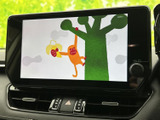 画面には色彩豊かな映像が表示され、停車中に映像を楽しみたい場面で活用できます。操作画面は大きく見やすく、オーディオ画面から表示内容を確認しやすいのも便利です。