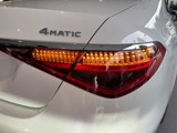 認定中古車はお車の経過年数や走行距離により1年もしくは2年間保証を付帯しております。「認定中古車保証」はメーカー保証です。全国のメルセデス正規販売店で保証を受けることができます。
