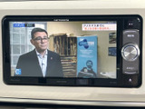 テレビ番組を画面に映し出せるため、停車中の休憩時間などに映像を楽しめます。画面操作でAVメニューなどへ切り替えられ、車内で過ごす時間を充実させます。