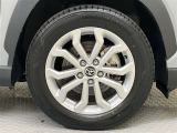 純正のアルミホイール装着。タイヤサイズ215/60R17