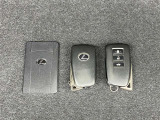 キーを取り出さずにドアを施錠&解錠。クルマの始動も可能です。