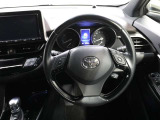 各操作スイッチなどもハンドルから手を放すことなく操作可能で安全運転に支援いたします!