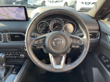 【純正革巻きステアリング】上質な革を使用することで、手にしっかり馴染みとても運転しやすいハンドルです♪