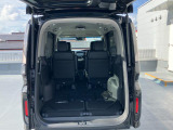 リヤシートも全車消毒済み。シートを倒すとゆったりとした室内空間に★レジャーにショッピングに大活躍!シートは左右別々に動くのでアレンジいろいろ!