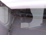後退時に車両の後ろ側をモニター画面に表示します。車庫入れなどでバックする際に後方確認ができて便利です。車庫入れが苦手な人もこれで安心。