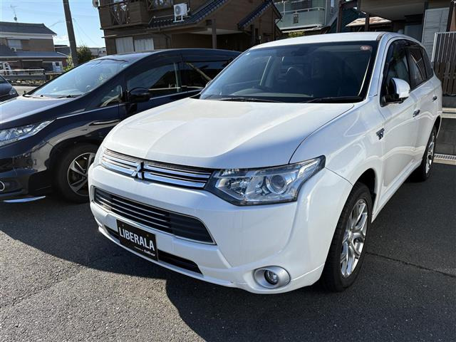 アウトランダーPHEV 2.0 G ナビパッケージ 4WD 4WD 修復歴無し