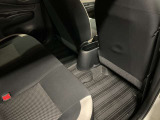 純正フロアカーペット付きです。社外品とは違い、マットのズレも少なく安全に運転できます。
