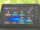 後退時の安全をサポートするバックモニター。車幅感覚が分かりやすく、駐車や狭い場所での取り回しをスムーズに行えます。