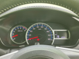 速度計や回転計、燃料残量などの情報がまとまっており、運転中に必要な表示を確認しやすい配置です。視線を向けた際に各情報を把握しやすく、日常使いにも便利です。