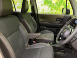 落ち着いた色合いのシートとドア内張りで、運転席まわりはまとまりのある空間です。窓からの視界も確保され、乗り降り後もゆったり過ごせる印象です。