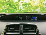 運転席前方に速度やシフト位置などの情報が集約され、視線の移動を抑えて確認しやすい配置です。必要な表示をひと目で把握しやすく、運転中も状況を確かめながら落ち着いて操作できます。