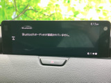 画面にオーディオの接続状況が表示され、現在の設定をひと目で確認できます。表示がすっきりまとまり、車内で音楽を楽しむ際にも扱いやすい装備です。