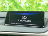 見やすい位置に設置された大画面で、ナビやオーディオなどの車内機能を確認できます。表示がまとまり、必要な情報に目を向けやすいレイアウトで、日常の移動をサポートします。