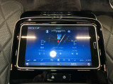 リアシートタブレットになり取り外し可能です。