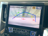【バックカメラ】駐車時に後方がリアルタイム映像で確認できます。大型商業施設や立体駐車場での駐車時や、夜間のバック時に大活躍!運転スキルに関わらず、今や必須となった装備のひとつです!