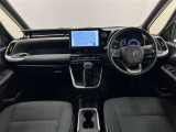 車内外に使用感を感じる小キズ複数あり。ご来店時のチェックをお願いします。こちらのクルマは3列シート8人乗りの仕様になります!