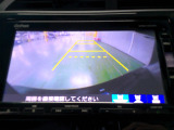 バックカメラの画像です。ガイドラインがスムースな車庫入れをサポートいたします。車庫入れの安心感がアップしますね。