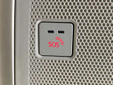 万が一の事故や急病時に心強いSOSコール。ボタン操作時やエアバッグ作動時に専門のオペレーターへ繋がり、警察・救急への通報やロードサービスの手配を迅速に行う、安心のコネクティッドサービスです。