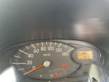 整備スタッフは国家資格を持つプロの整備士です。車検の受入/中間/完成検査と保安基準発行のすべても自社で行います。