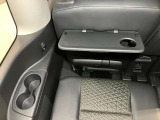 3列目シートにもパーソナルテーブルやボトルホルダーがあるので、どのシートでも快適に過ごせます!