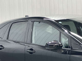 プラスチックバイザーがない分デザインもすっきり★洗車の時の窓拭きもラクラクです!