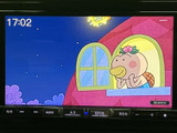 テレビ映像を表示できる画面を備えており、停車中の休憩時間にも番組を視聴できます。操作画面からAV機能を選べるため、利用したい項目を確認しやすい仕様です。