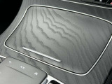 メルセデス・ベンツの定める厳しい基準をクリアしたお車のみをご案内させていただきます。納車前整備はメーカー規定に基づき100項目以上にも及ぶ点検を熟練のメカニックによって行いご納車させていただきます。