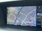 道路や周辺施設を画面上で確認できる地図表示を備えています。目的地までのルート確認や、初めて訪れる場所へのお出かけにも活用しやすい装備です。