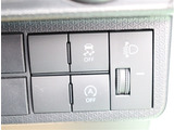 『1台』のお車に対して、3名体制で日々議論を重ね仕入れを行っております。