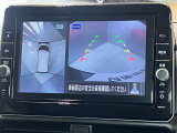 【アラウンドビューモニター】車を上から見下ろしているかのような映像で周囲の状況がひと目で確認、狭い駐車場に駐車するときも安心です♪