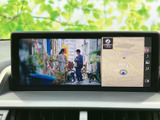停車中にテレビ映像を楽しめる画面を備えています。地図情報と映像を並べて表示できるため、停車時の待ち時間にも使いやすく、画面表示を活用いただけます。