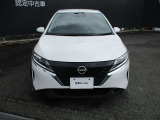 LEDヘッドライトは、本当に明るくて安全です。暗い夜道からお客様を守ってくれます。運転しやすいですし、黄色いハロゲンライトと見比べてください。