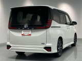 バックモニター付きです。後退時に車両の後ろ側を画面に表示します。車庫入れなどでバックする際に後方確認ができ便利です。