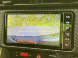 後方の映像にガイドラインが表示され、駐車時に車両後方の位置関係を確認しやすい装備です。周囲を直接確認しながら、車庫入れや駐車の補助としてお役立ていただけます。