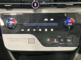 直線的で使いやすい、先進的なデザインのタッチパネル式オートエアコン!運転席、助手席、後席のトリプルゾーンで別々に温度設定ができるエアコン独立温度調整機能を搭載!