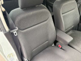 軽自動車の後部座席も足元スペース広々としていてシートの座り心地も良く快適にくつろげます♪