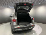 AMG(エーエムジー)は創立者の「アウフレヒト」のA,パートナー「メルヒャー」のM、アウフレヒトの生地である「グローザスバッハ」のG、それぞれの頭文字に由来します。