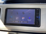 地上デジタル放送やFM・AM、Bluetooth AUDIOなど、選べる音源が画面上に整理されています。用途に合わせて切り替えやすく、移動中の楽しみを広げます。