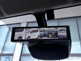 【デジタルインナーミラー】車両後方カメラの映像をルームミラーに映すことが出来ます。 そのため、後席に人や荷物があって後方が見えづらい場合でもしっかり視界を確保することが出来ます。