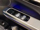 メモリー付き電動シートも装備されておりますのでシート位置を3パターン記憶できます。