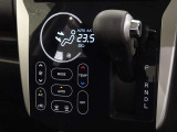 車内を快適に、オートエアコンを装備しています。