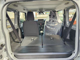 後部座席を倒していただければ、よりたくさんのお荷物も積みこむことも可能です。