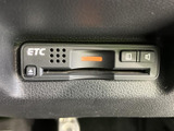 カードを使った料金所の通過をサポートするETC車載器を装備しています。料金所での支払いをスムーズにしたい方に便利で、高速道路を利用する機会のあるお客様にもおすすめです。