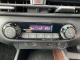 オートエアコンは、温度や風量を自動で調整してくれるため、運転に集中でき、疲労軽減にもつながります。また、車内の温度を一定に保つことで、結露やカビの発生を防ぐ効果もあります。