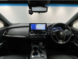 運転のしやすさと心地良さを感じる、シンプルで上質なデザインの室内空間です。