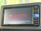 【純正ナビ】人気の純正ナビを装備しております。ナビの使いやすさはもちろん、オーディオ機能も充実!キャンプや旅行はもちろん、通勤や買い物など普段のドライブも楽しくなるはず♪