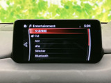 オーディオの選択画面にはFMやAM、Bluetoothなどの項目が表示されています。使いたい音源を画面で確認しながら選べるため、通勤や休日のお出かけなど日々の移動時間に便利です。