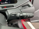 オートライトとは、自動車に装着された自動点灯式ライトのことです。周囲が暗くなるとライトが自動で点灯し、明るくなると自動で消灯する機能を持っています。
